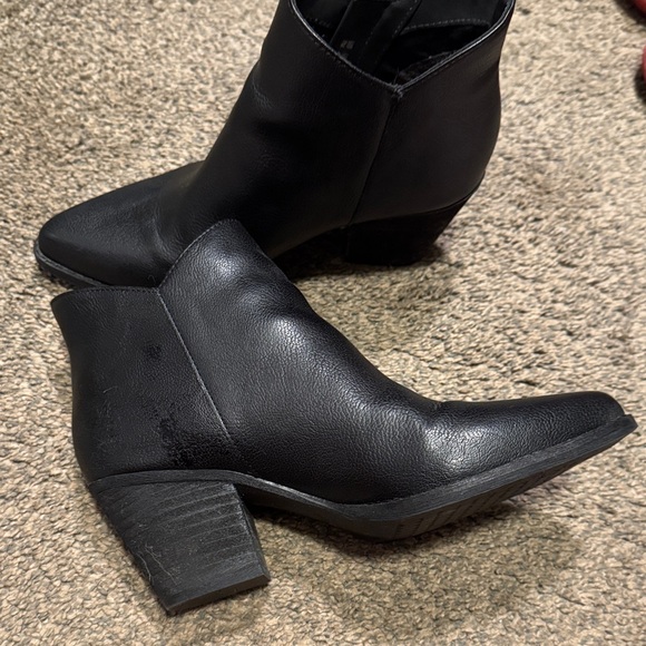 Zodiac Black Ankle Booties - Picture 5 of 6